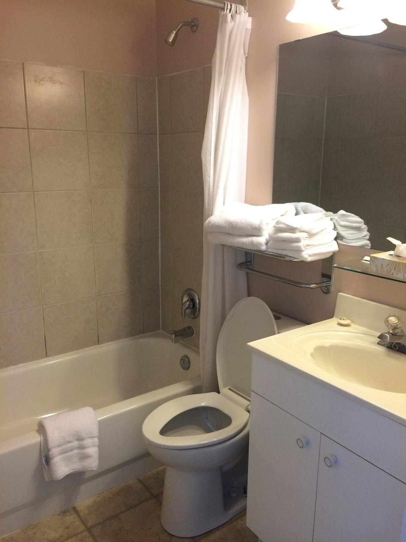 Shemron Suites Hotel Deep River المظهر الخارجي الصورة
