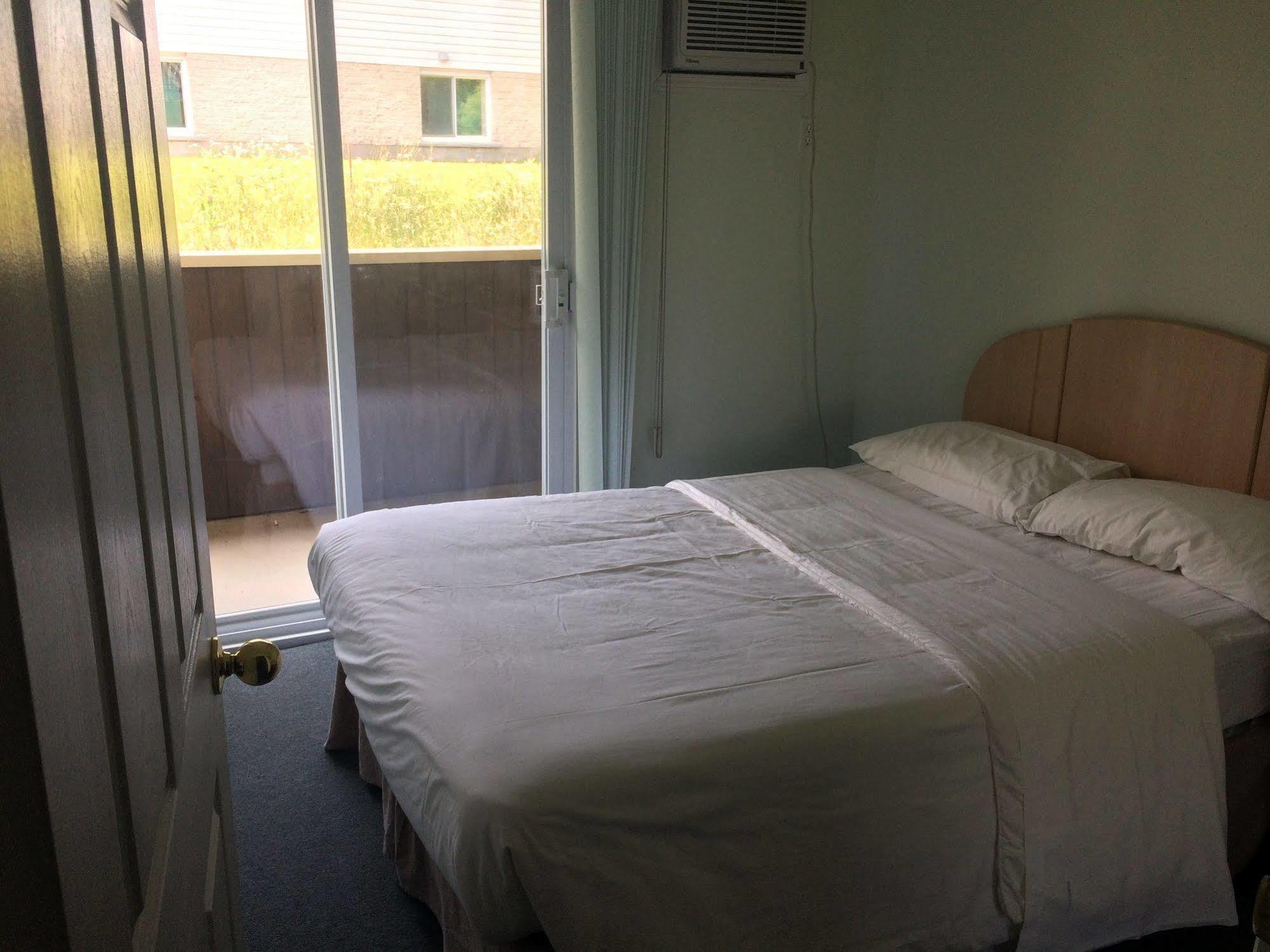 Shemron Suites Hotel Deep River المظهر الخارجي الصورة