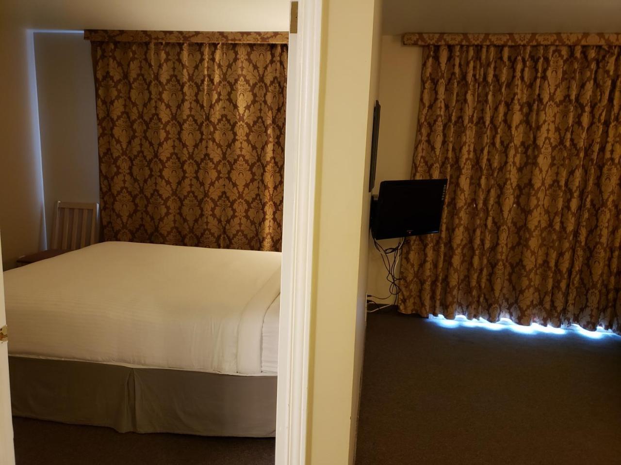 Shemron Suites Hotel Deep River المظهر الخارجي الصورة