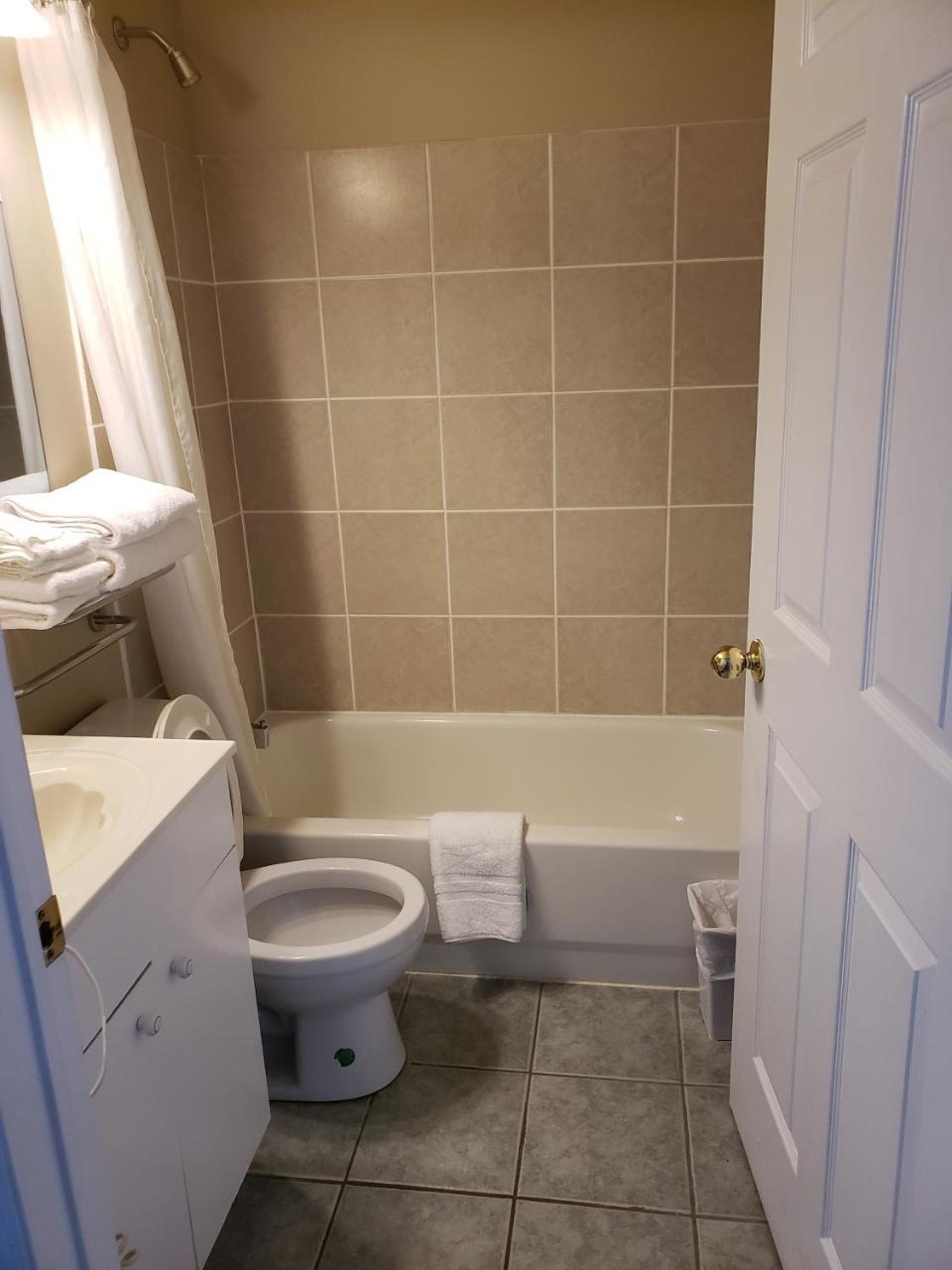 Shemron Suites Hotel Deep River المظهر الخارجي الصورة