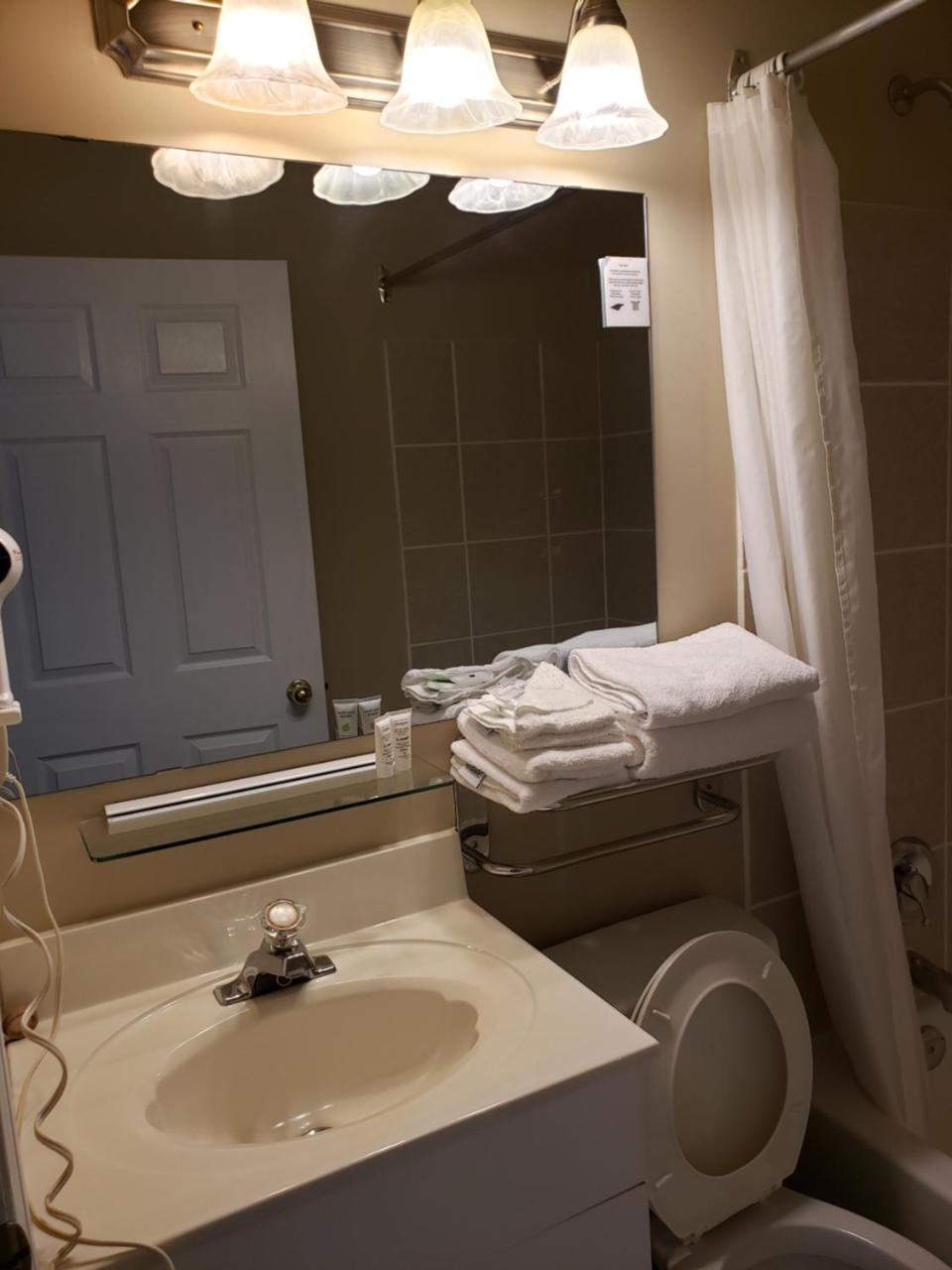 Shemron Suites Hotel Deep River المظهر الخارجي الصورة