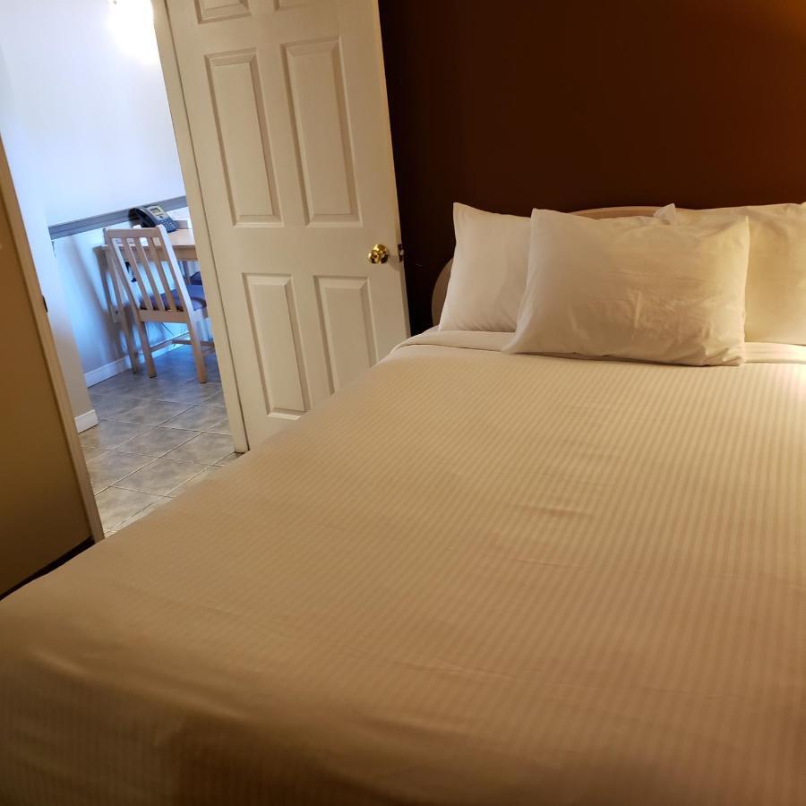 Shemron Suites Hotel Deep River المظهر الخارجي الصورة